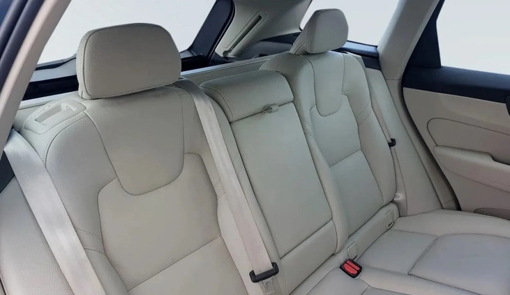 Volvo XC 60 cena 178800 przebieg: 40500, rok produkcji 2022 z Chełmża małe 37